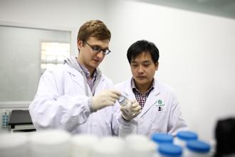 13家医药企业上榜2015全球500强，国药营收2480亿跃升81位