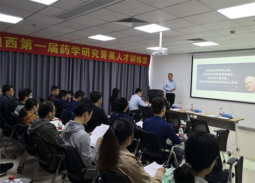 HJC黄金城平台人力资源总监陈华山