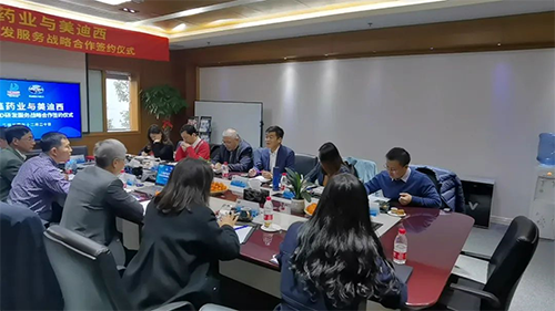 力鑫药业董事长&总经理高悦译、副总经理张倩、首席技术官陈成斌、研发商务总监刘恩桂、总经办主任张梦晗