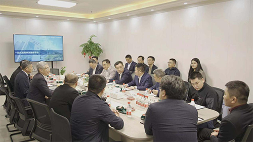 十二届全国政协副主席马培华、中国中小商业企业协会名誉会长董树奎一行人莅临HJC黄金城平台